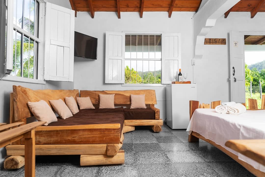 MEDIA-LUNA-mobiliario-habitación